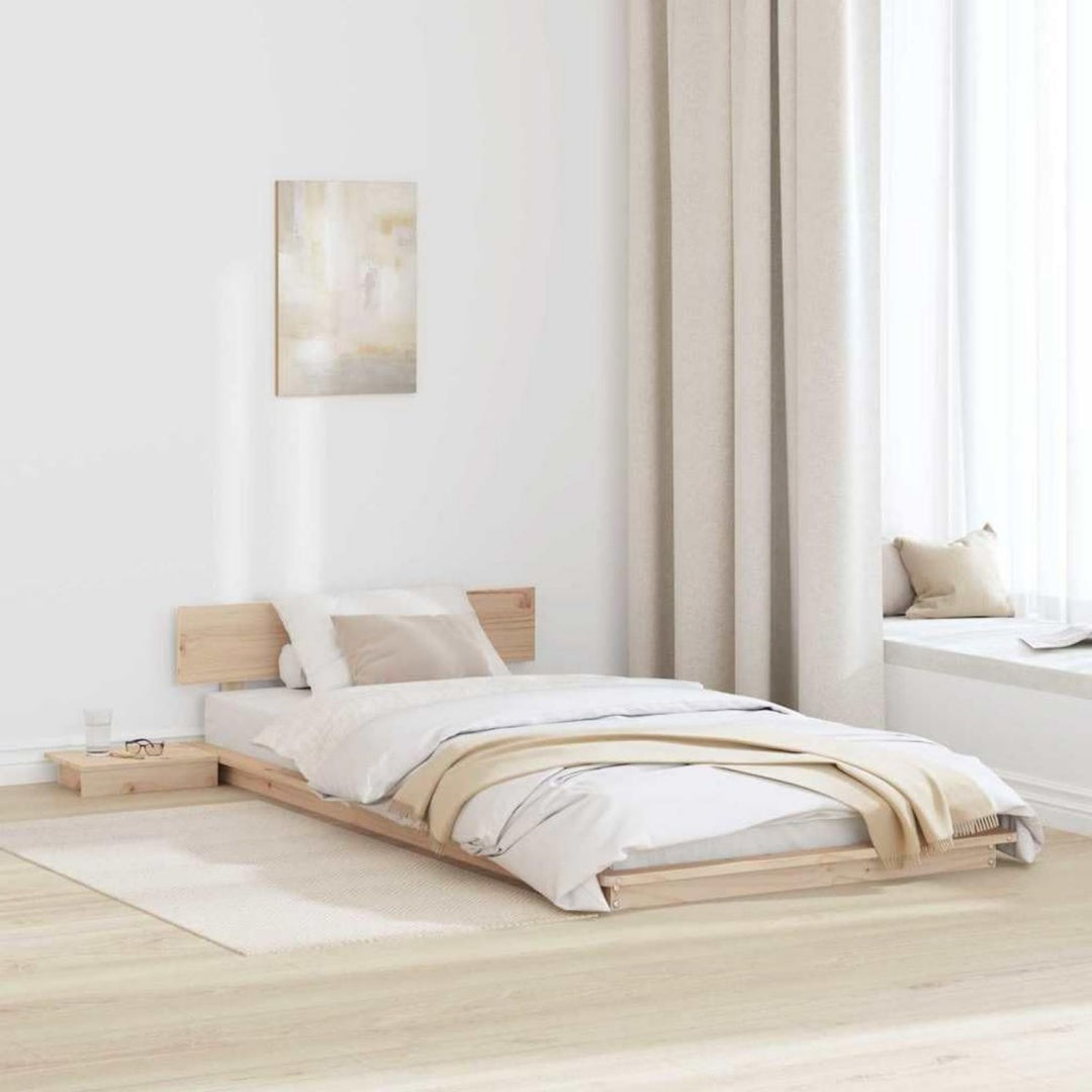 Bettgestell aus Massivholz in Naturbraun mit den Massen 80 x 200 cm