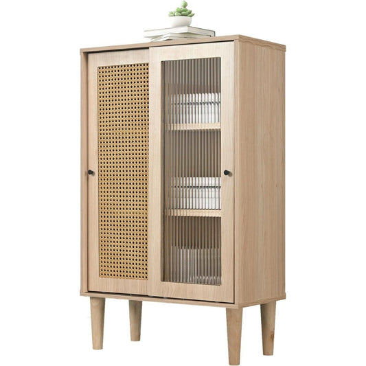 Sideboard mit Schiebetueren und geflochtenen Elementen