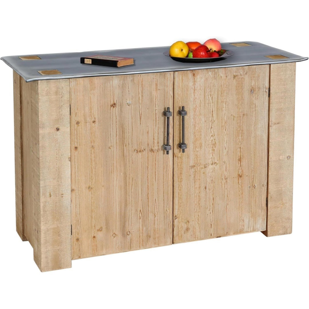 Das Sideboard nimmt mit 80 x 120 x 48 cm Gestalt an