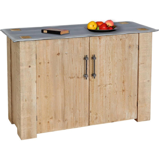 Das Sideboard nimmt mit 80 x 120 x 48 cm Gestalt an