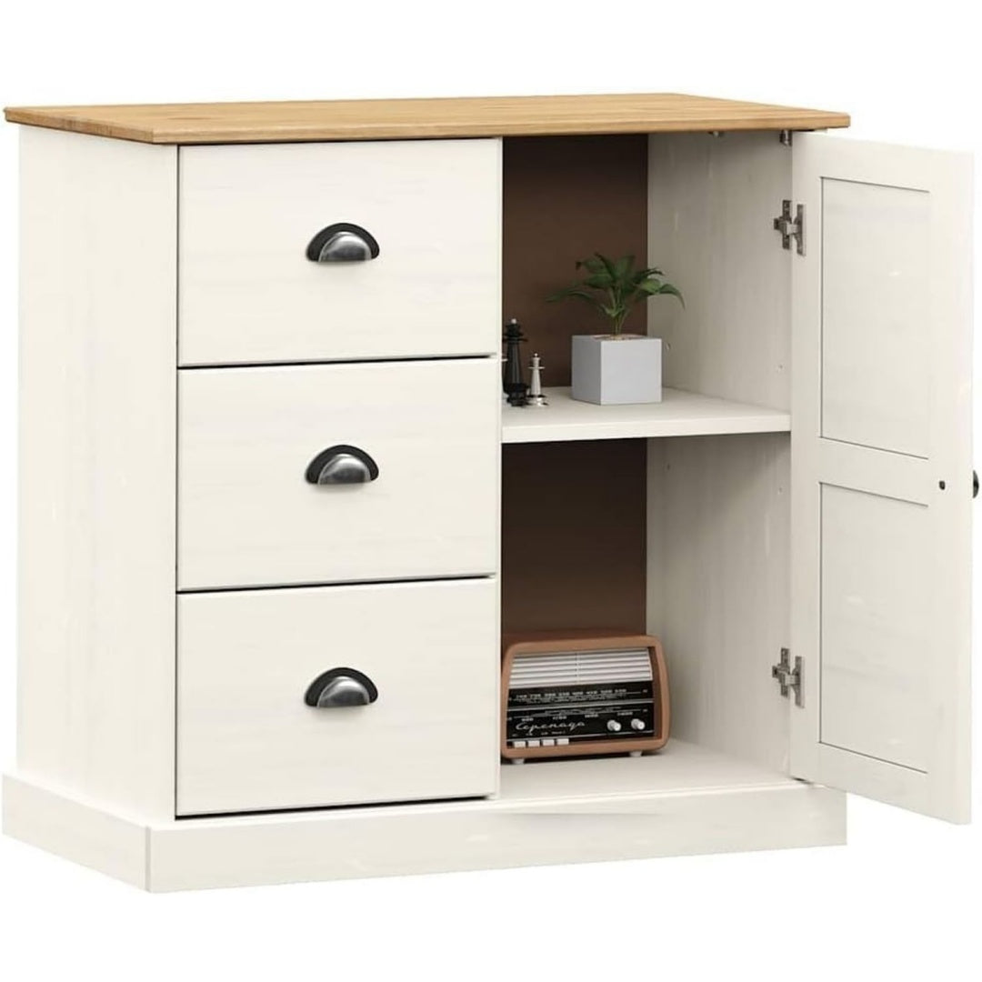 Metallgriffe an dem Sideboard aus Massivholz und Kiefernholz